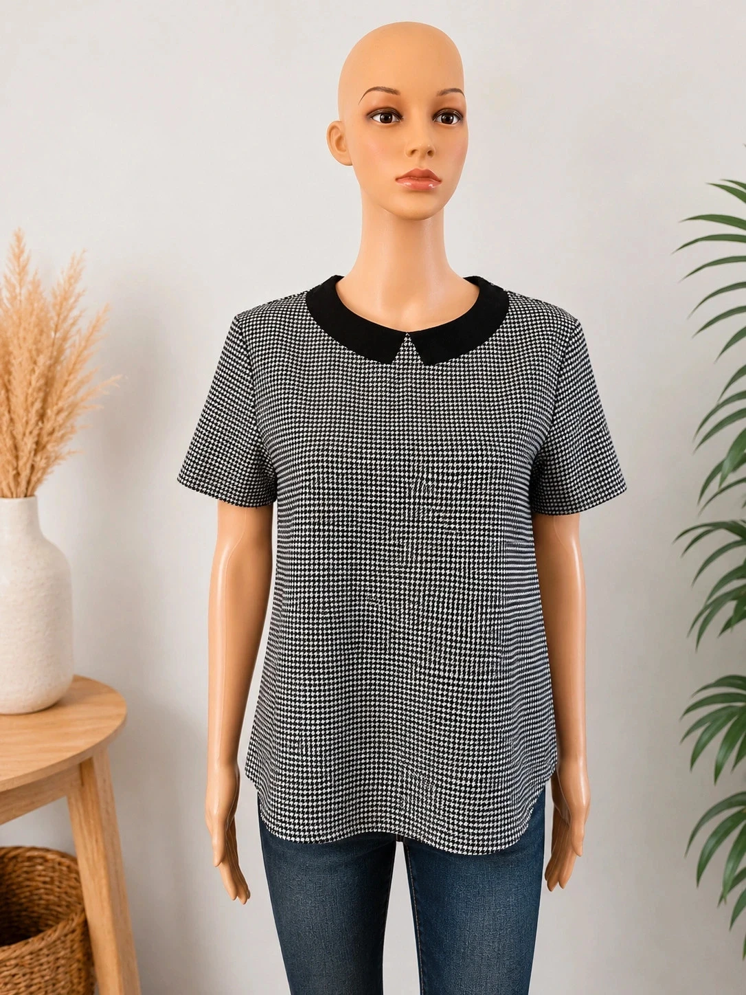 T-shirt femme Kiabi T38 â motif pied-de-poule noir & blanc â col contrastĂ© chic